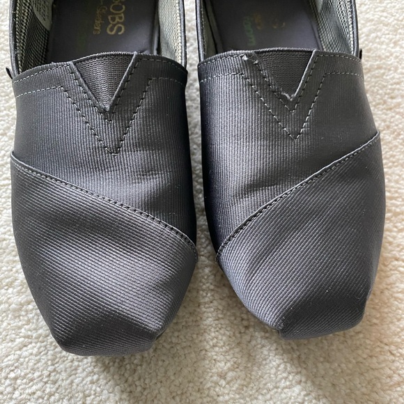 Bobs size 6.5 gray/silver shoes - Picture 2 of 7